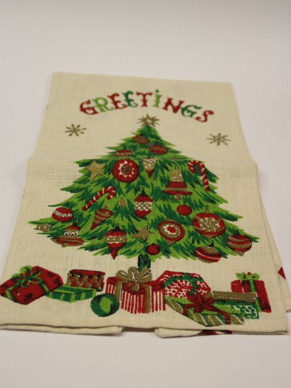 Vintage Christmas Dish Tea Towel Linen Cloth 50s Tree Ornaments Presents 16 x 27